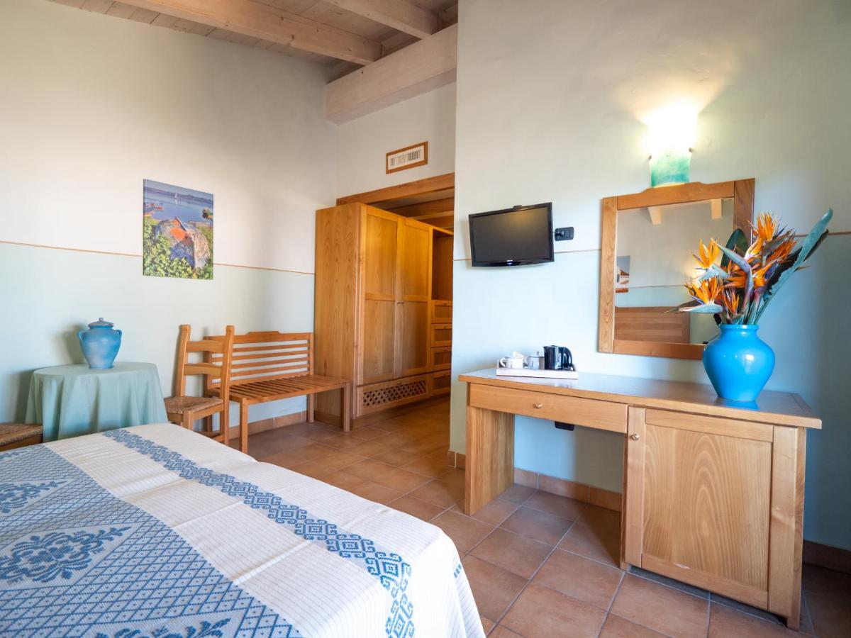 Hotel Luci Del Faro Calasetta Exterior photo