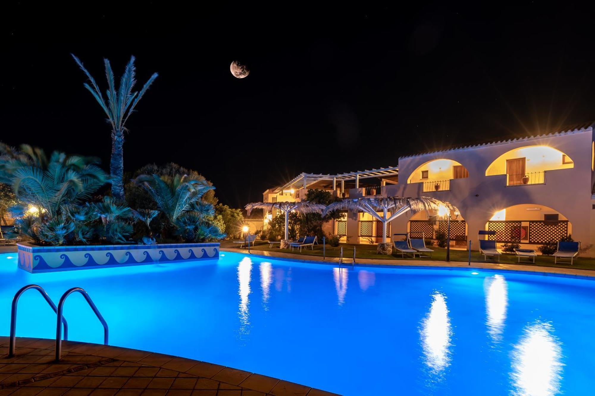 Hotel Luci Del Faro Calasetta Exterior photo