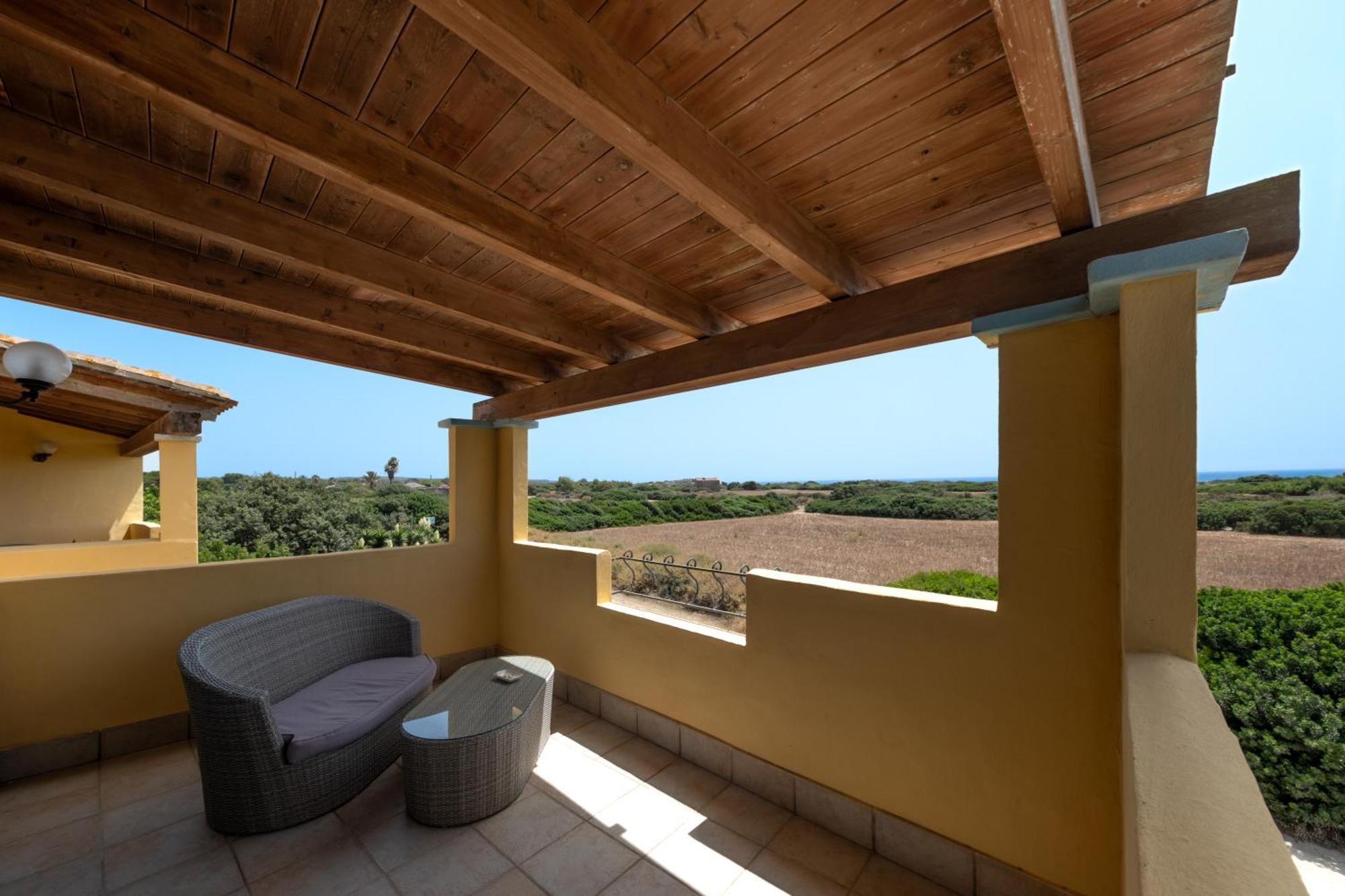 Hotel Luci Del Faro Calasetta Exterior photo