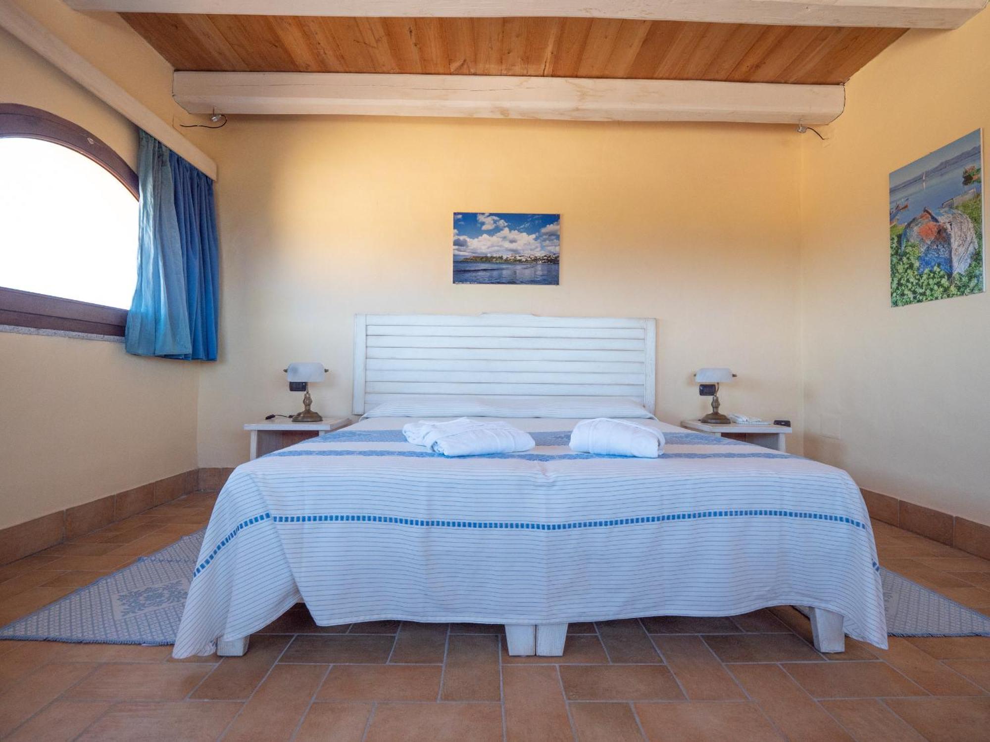 Hotel Luci Del Faro Calasetta Exterior photo
