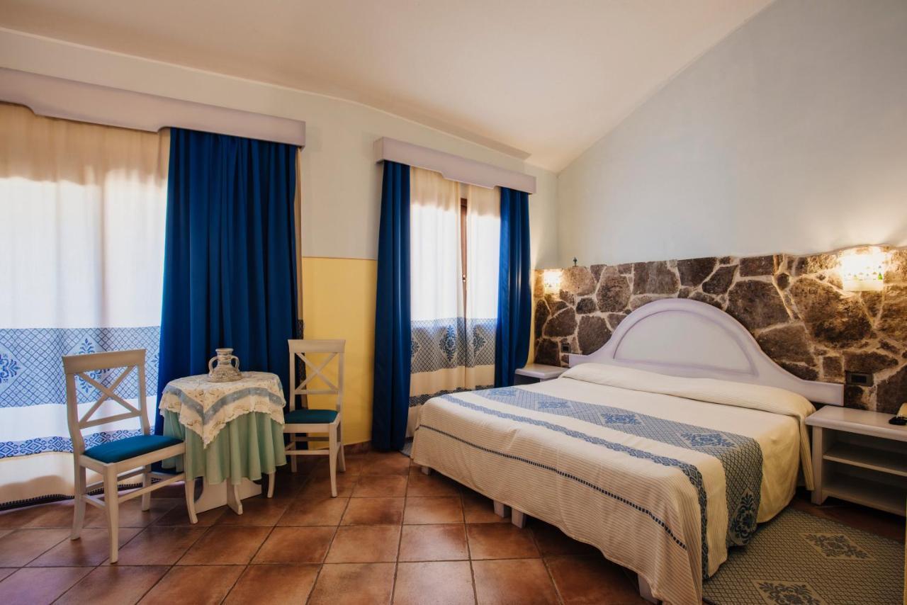 Hotel Luci Del Faro Calasetta Exterior photo