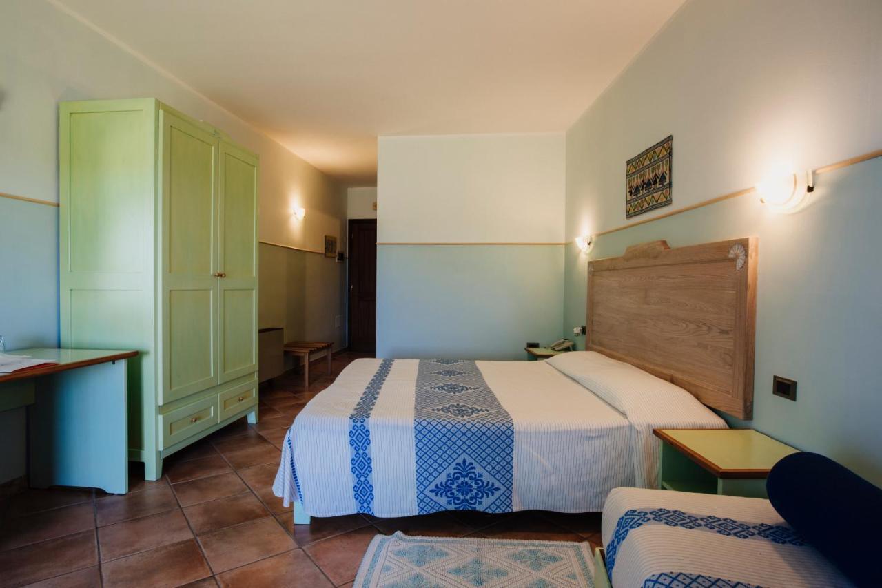 Hotel Luci Del Faro Calasetta Exterior photo
